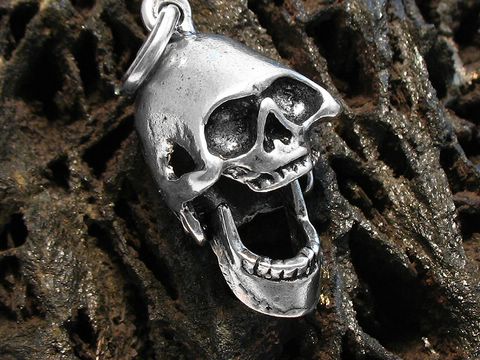 Totenkopf mit bew. Unterteil - Sterling Silber Anhänger