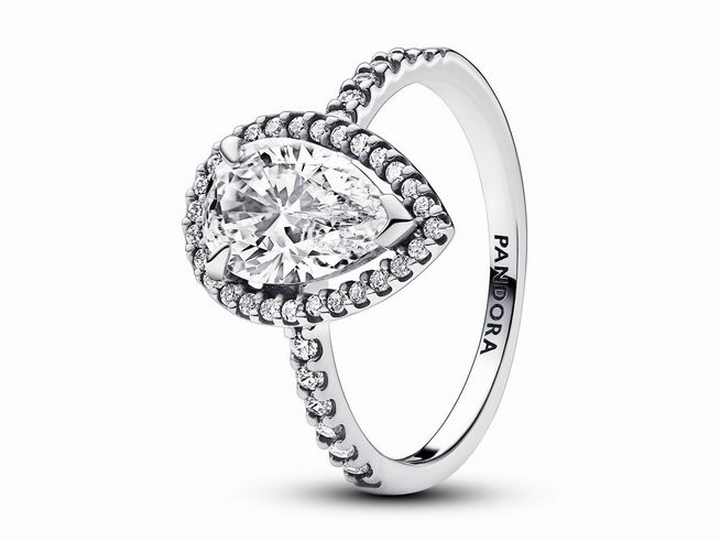 Funkelnder Birnen-Kranz Ring von Pandora aus Sterling Silber mit Zirkonia, Größe 52, elegant und zeitlos, ideal für besondere Anlässe oder als Geschenk.