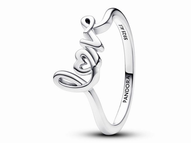 Handgeschriebener Love Ring aus Sterlingsilber von Pandora in Größe 48 mit verspielter Schriftart und herzförmigem Detail, ideal als romantisches Geschenk.