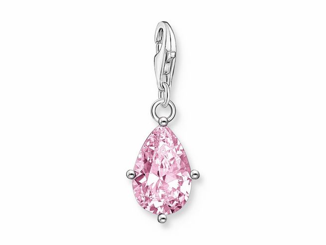 Tropfenförmiger Charm-Anhänger aus Silber mit einem großen rosa-pinken Zirkonia, der durch vier kleine Steine secure befestigt ist. Ideal für Schmuckliebhaber.