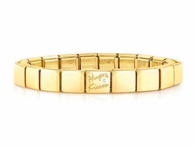 Edelstahl Armband in Gelbgold PVD-beschichtet mit der eingravierten Aufschrift Hugs and Kisses, entworfen von Nomination, elegantes Design für jeden Anlass.