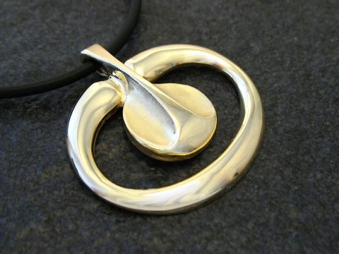 Designerschmuck - Gold Anhänger - 33 mm