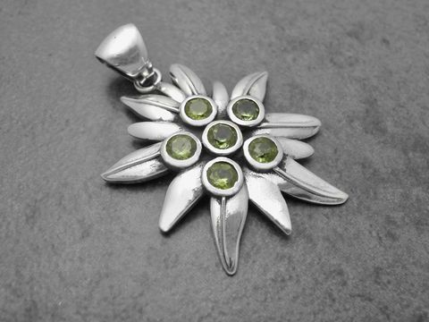 Edelweiß - Silber Anhänger 43,4 mm - Alpenblume - Peridot - Schmuckstück