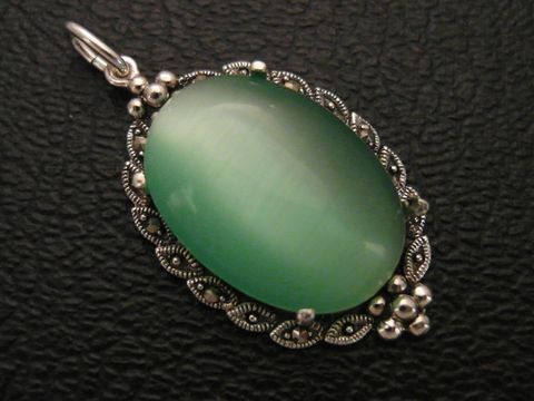 Cabochon - Katzenauge - hellgrün - Silber Medaillon Anhänger