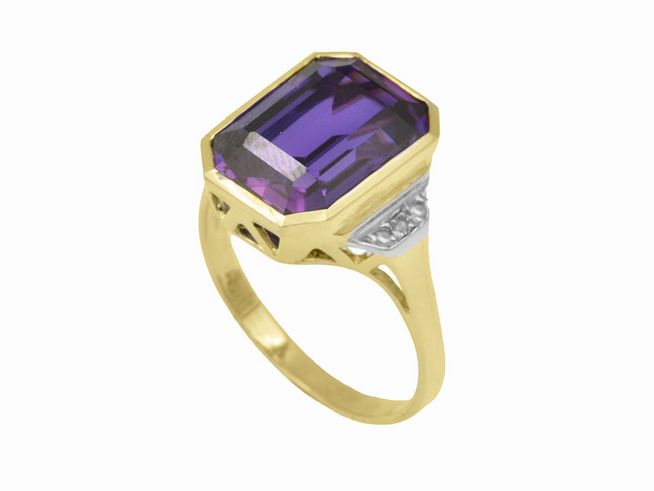 Gelbgold Ring - königlich - Gelbgold 585 - Diamant + echt Amethyst 0,02 ct w-piqué - Gr. 60