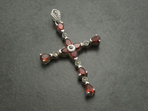 Kreuz Anhänger - Sterling Silber - Granat + Markasiten