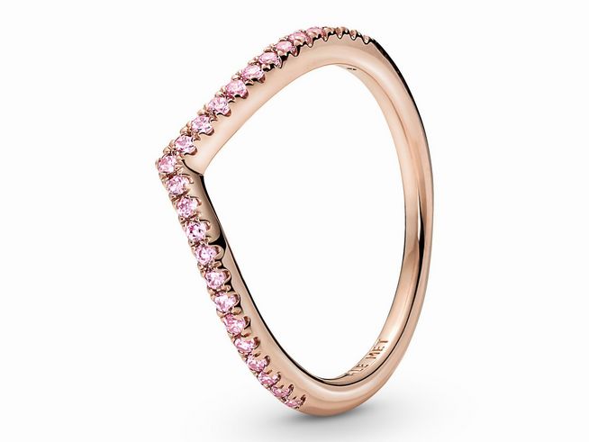 Rosevergoldeter Pandora Ring mit pinken Zirkonia, zeitloses Design, Größe 64. Der Ring hat eine elegante asymmetrische Form und glitzert im Licht. Ideal für jeden Anlass.