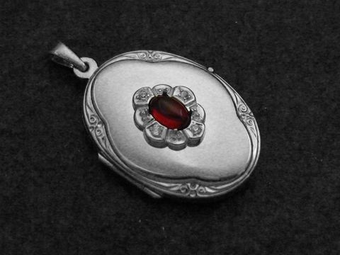 Granat rot-braun - Medaillon Cabochon - Weißgold 333 + Brillanten