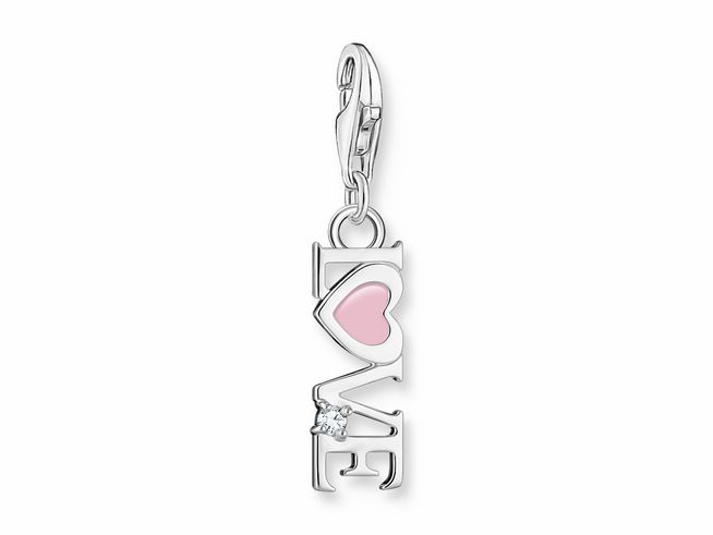 Charm-Anhänger von Thomas Sabo aus Silber mit pinker Emaille und Zirkonia, der das Wort Love in verspielter Schrift zeigt, ideal für romantische Anlässe.