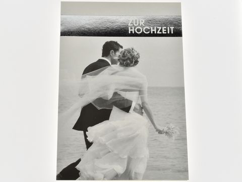 Hochzeitskarte - Brautpaar am  Meer (schwarz/weiß)