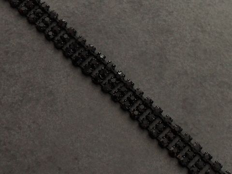 Strass Armband in sexy Schwarz, 17,5 cm, hergestellt von Juwelier Harnisch, edles Design mit funkelnden Strasssteinen, ideal für besondere Anlässe oder als modisches Accessoire.