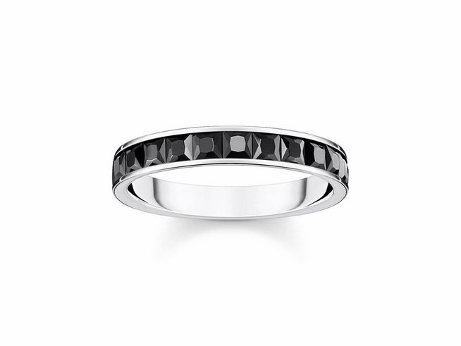 Der Ring von Thomas Sabo TR2358-643-11-58 aus Silber ist schlicht und elegant, mit schwarz gefassten Zirkonia-Steinen, erhältlich in Größe 58.