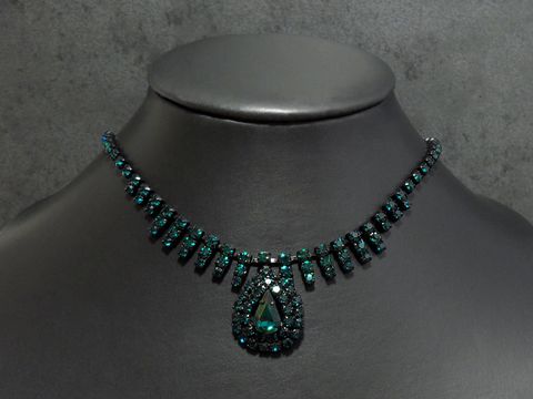 Strass Kette - excellence - GRÜN - 44,5-48 cm - schwarz