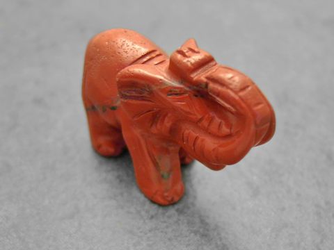 Elefant - plastisch - Achat - rotbraun stehend - Steinfigur - Glücksbringer