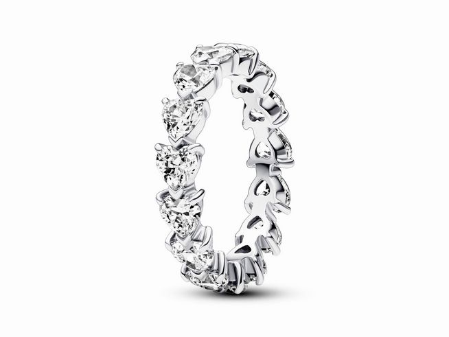 Eleganter Herzreihe Ewigkeits-Ring von Pandora aus Sterling Silber mit klarem Zirkonia, Größe 54. Der Ring besticht durch funkelnde Steine und zeitloses Design.