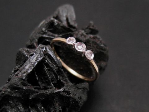Gold Ring - zart - Gold 333 - Diamant - Gr. 51