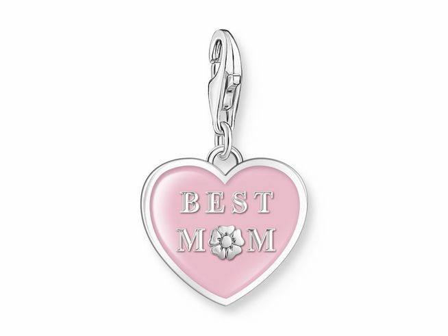 Charm-Anhänger in Herzform aus Silber und rosa-pinker Emaille mit der Gravur Best Mom und einer kleinen Blume, ideal für eine besondere Geschenkidee.