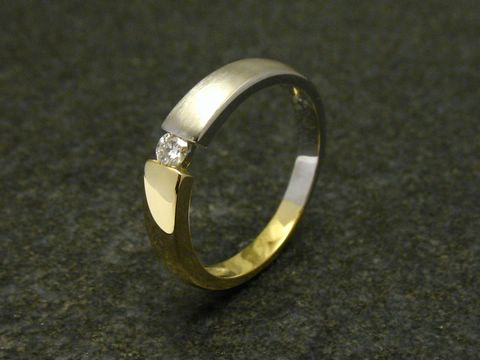 Bicolor Gold Ring teilmattiert + Diamant Gr. 50/16