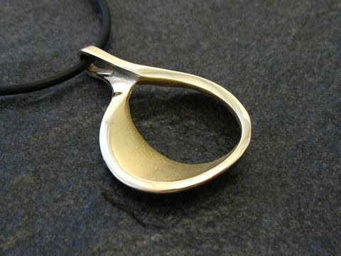 Designerschmuck - Gold Anhänger - 41 mm