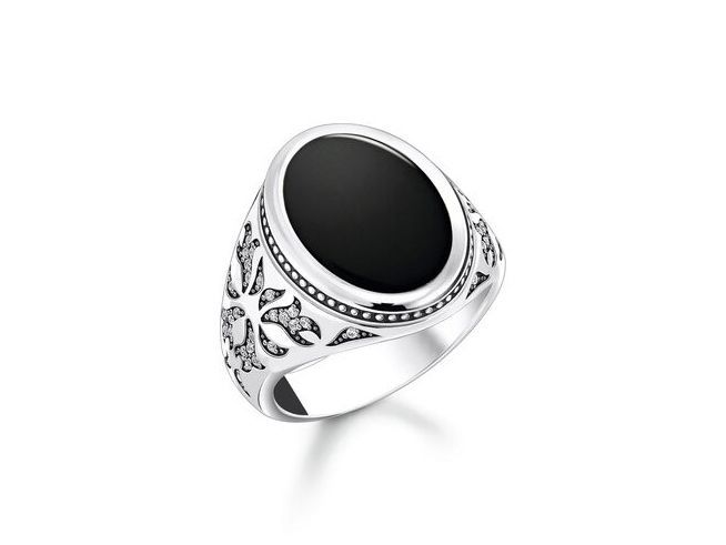 Silberner Ring von Thomas Sabo mit einem großen, ovalen Onyx und filigraner Zirkonia-Verzierung, Modell Rebel Wolf Ring, Größe 60. Elegant und stilvoll.