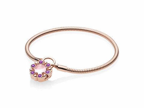 PANDORA Rose Armband mit Vorhängeschloss und lila Kristallen, 587635NPM-18 cm, elegantes Design aus roségoldfarbenem Metall, perfekt für stilbewusste Frauen.