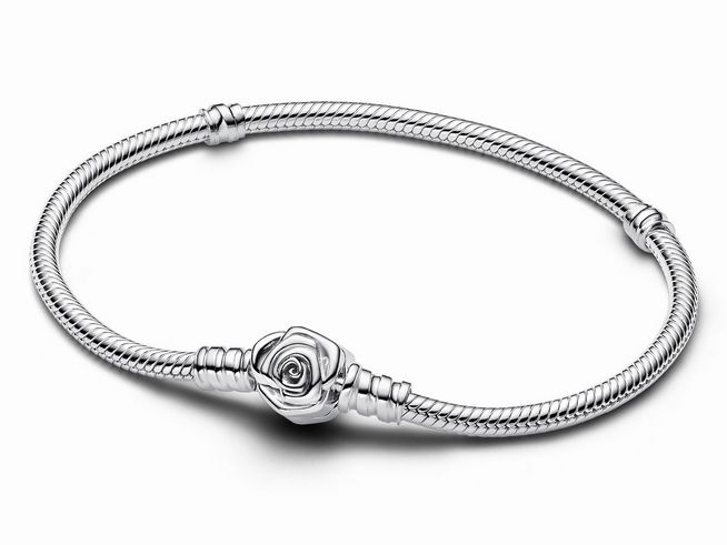 Elegantes Silber Armband von Pandora mit einem charmanten Blumenverschluss in Form einer Rose, gefertigt aus hochwertigem Silber, Schlangen-Gliederdesign, 21 cm lang.