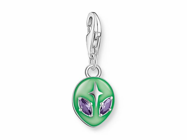 Charm-Anhänger von Thomas Sabo in Form eines grünen Aliens aus Silber und Emaille, verziert mit Zirkonia in lila. Ideal für kreativen Schmuck-Style.