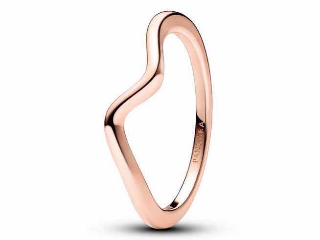 Ein eleganter Wellenring von Pandora in polierter Roségold-Optik, Größe 52. Der Ring hat eine geschwungene Form und vermittelt einen modernen und stilvollen Eindruck.