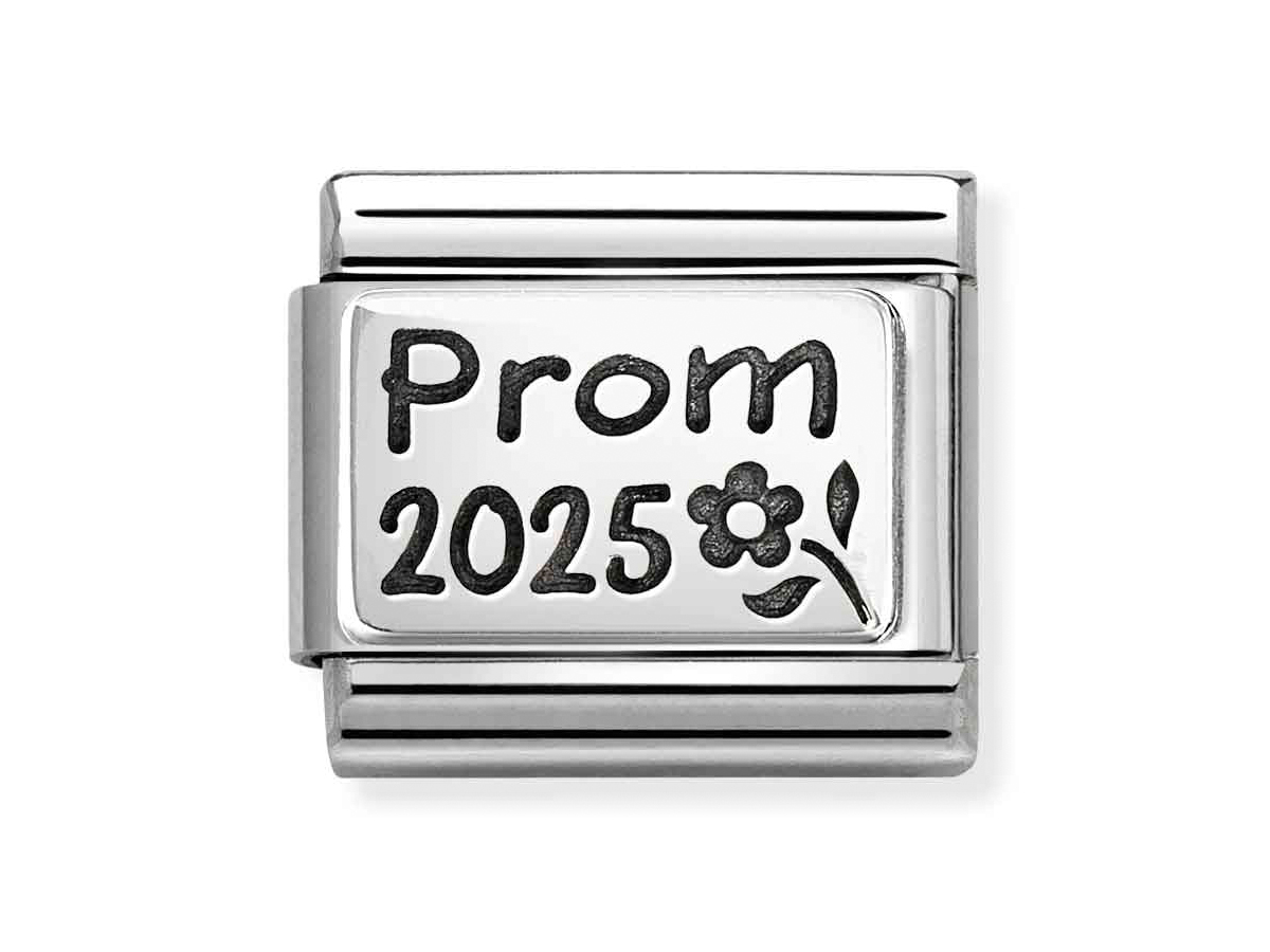 Ein elegantes Charm aus sterling Silber mit der Gravur Prom 2025 und einer floralisierten Verzierung, hergestellt von Nomination, passend für die Kollektion Classic Silber.