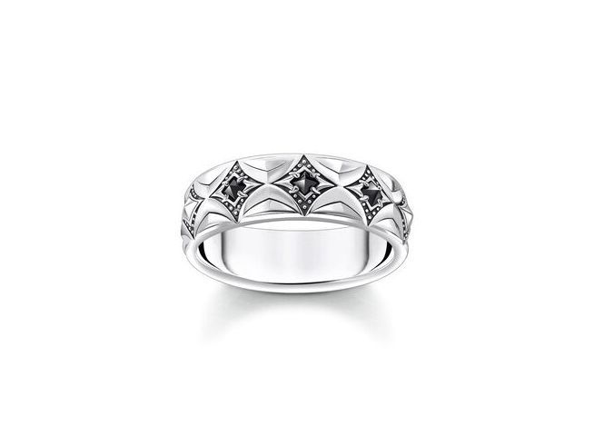 Der Ring von Thomas Sabo in Silber mit schwarzem Zirkonia hat ein auffälliges Design mit geometrischen Formen und ist in Größe 54 erhältlich.