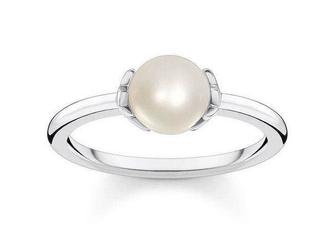 Ring von Thomas Sabo mit einer weißen Perle, glänzender Silberfassung, Größe 56. Elegantes und schlichtes Design für besonderen Anlass.