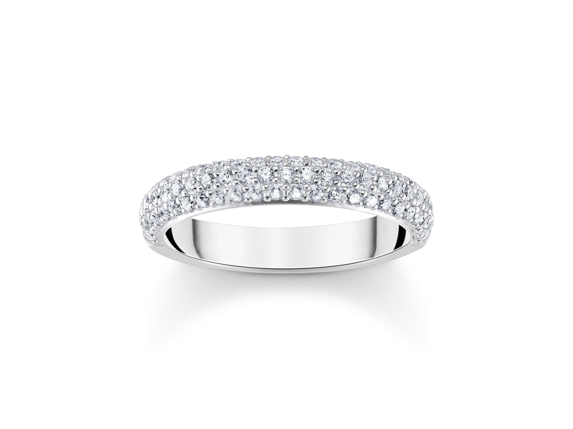 Eleganter Thomas Sabo Ring in Silber mit funkelnden Zirkonia-Steinen in Weiß, der ein modernes und stilvolles Design verkörpert, Größe 50. Ideal für besondere Anlässe.