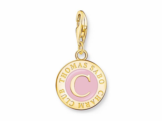 Charm-Anhänger von Thomas Sabo in Silber mit vergoldetem Rand, rosa-pinkem Kaltemail und eingraviertem C, ideal für persönliche Schmuckstücke. Neuheit im Onlineshop.