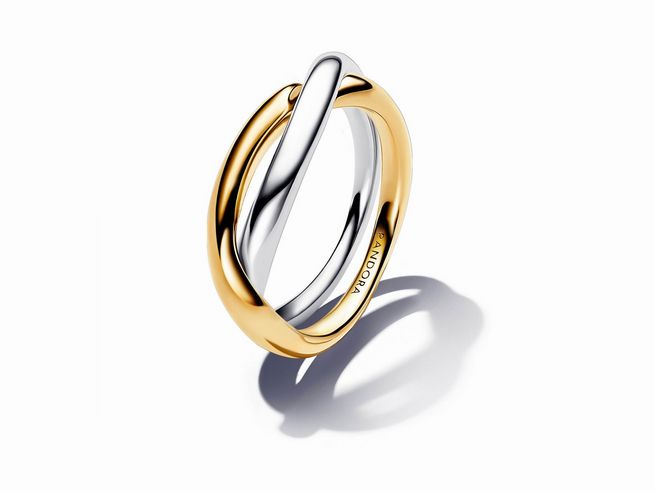 Verschlungener Bänder Ring von Pandora in Bicolor mit Sterling Silber und gelbgold vergoldeten Elementen, Größe 58, elegantes und modernes Design.