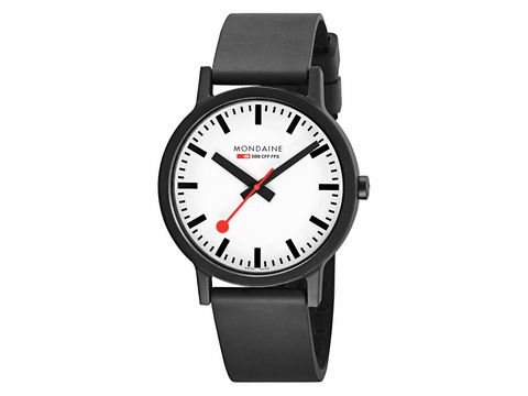 Mondaine SBB Classic essence Herren Armbanduhr mit einem 41 mm Gehäuse, schwarzem Armband und einem weißen Zifferblatt, das klare schwarze Ziffern und einen roten Sekundenzeiger zeigt.