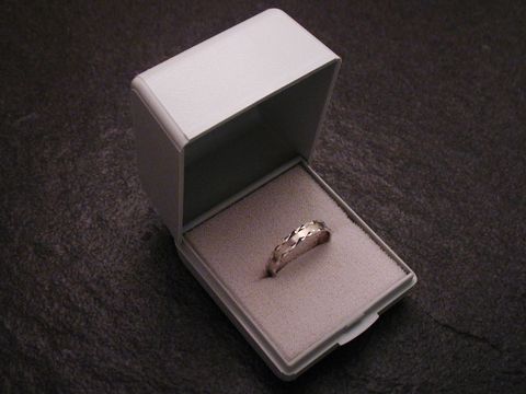 Geschenkschachtel für einen Ring - hellgrau - 5 cm
