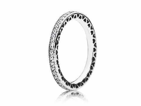 Pandora Ring 190963CZ-50 aus Silber mit klaren Zirkonia. Unendliche Herzen Design. Größe 50/16, elegant und zeitlos, perfekt für besondere Anlässe oder als Geschenk.