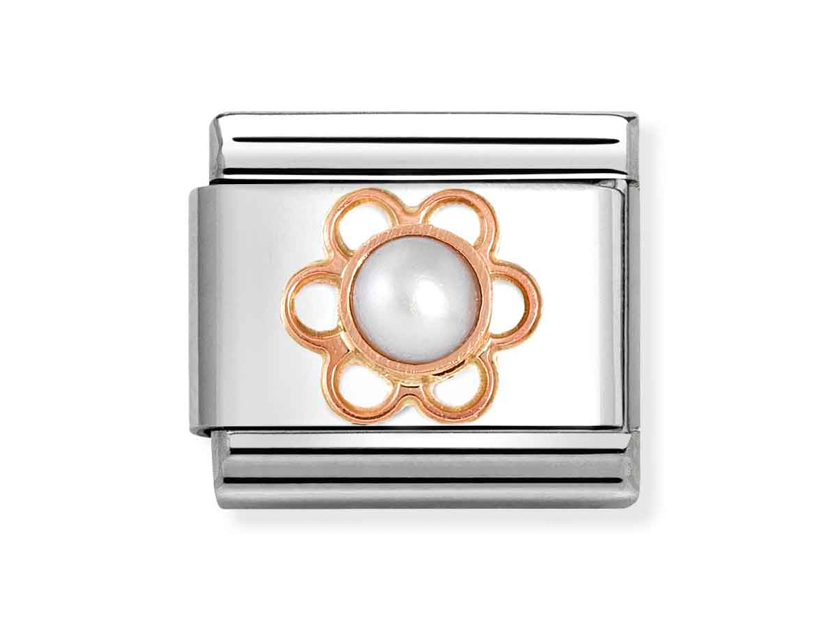 Elegantes Charm von Nomination mit einem blütenförmigen Design aus roségold und einer weißen Perle in der Mitte, ideal für individuelle Schmuckkreationen.