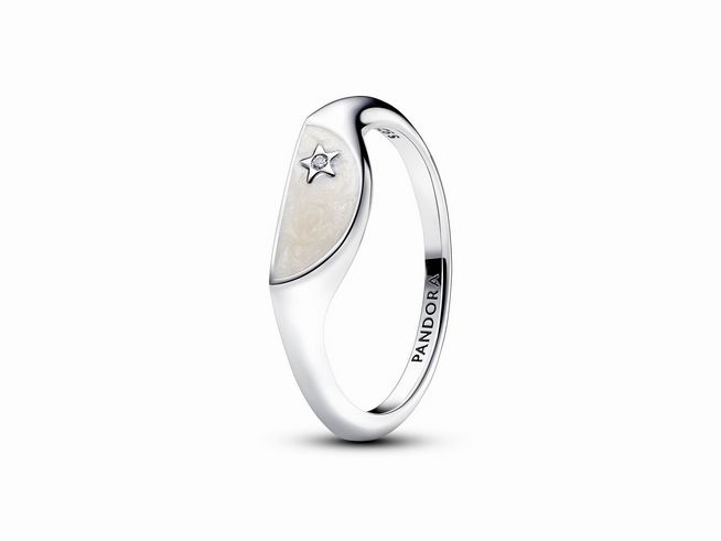 Hochwertiger Pandora ME halbierter Emaille Siegelring aus Sterling Silber mit Zirkonia und weißer Emaille in Größe 58, elegant und modern gestaltet.