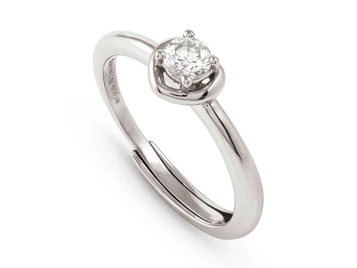 Eleganter rhodinierter Ring von Nomination aus Sterling Silber mit herzförmigem Design und strahlendem Glitzerstein, ideal für besondere Anlässe und als Geschenk.