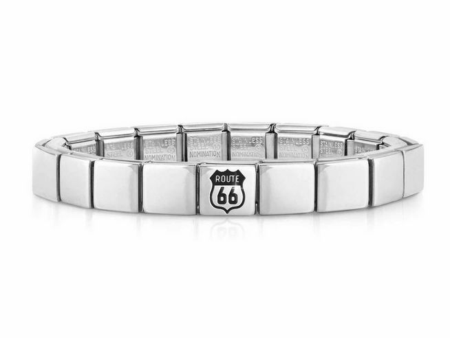 Das Bild zeigt ein elegantes Edelstahlarmband von Nomination mit dem Motiv Route 66. Das Armband ist flexibel und besteht aus glänzenden, rechteckigen Gliedern.