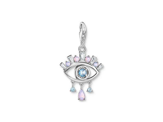 Charm-Anhänger von Thomas Sabo in Form eines Nazar-Augen mit bunten Glas-Keramik-Steinen und Zirkonia, silberne Oberfläche, filigranes Design mit hängenden Elementen.