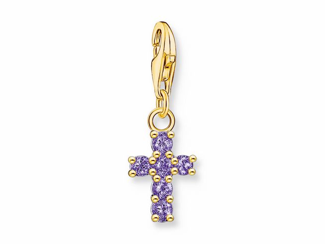 Charm-Anhänger in Form eines Kreuzes aus Silber mit vergoldeten Elementen und violetten Zirkonia-Steinen, ideal für individuelle Schmuckkreationen.