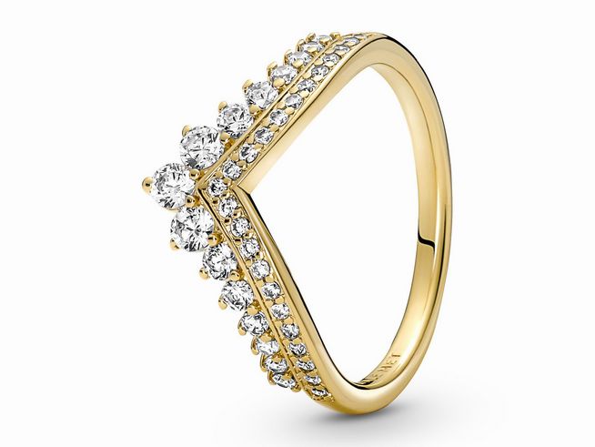 Zeitloser Pandora Ring in Gelbgold vergoldet mit Glanz von Zirkonia, Größe 60. Elegantes Design mit funkelnden Steinen für einen besonderen Anlass. Ideal als Geschenk oder für den eigenen Stil.