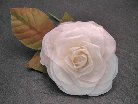 Haarschmuck und Brosche - Rose weiß Textil - opulent