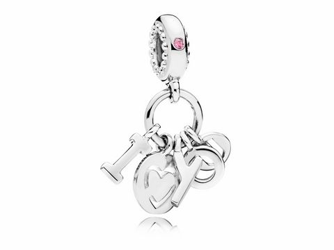 Charm Anhänger von Pandora mit der Aufschrift I Love You, aus Silber gefertigt, mit einem dekorativen Element und einem pinken Stein, ideal für Valentinstag.