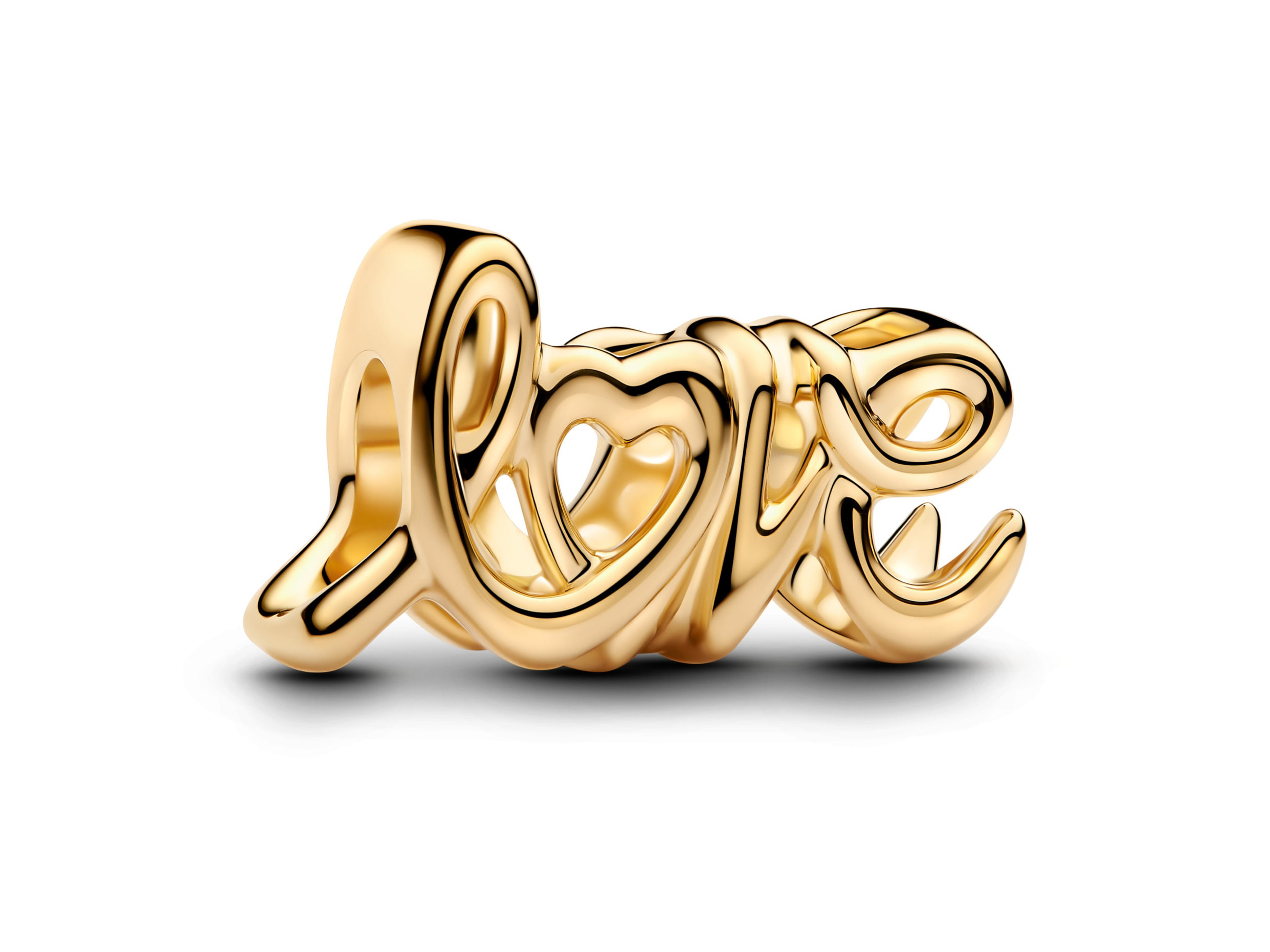 Gelbgold vergoldeter Charm von Pandora mit der eingearbeiteten Schriftzug love, der kunstvoll geschwungen und modern gestaltet ist, ideal als persönliches Geschenk.