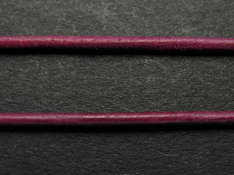 Ziegenlederkette in fuchsia, ca. 100 cm lang und 1,2 mm dick, Hersteller Juwelier Harnisch, hochwertiges Lederband für Schmuckdesign.