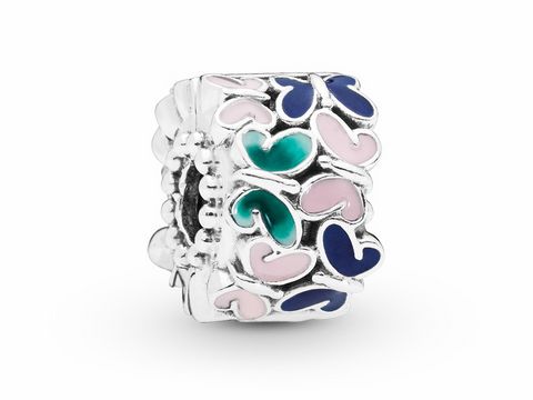 Schmetterling Clip Stopper von Pandora aus Silber mit bunten Herzen in Blau, Grün und Rosa designt, ideal für Armbänder und als modisches Schmuckstück.