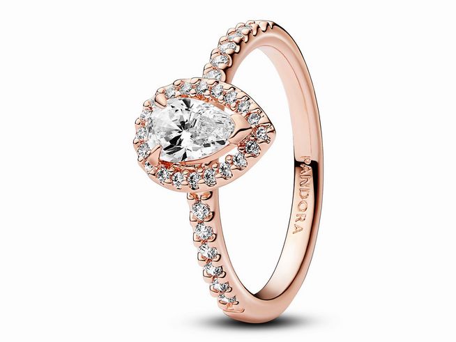 Funkelnder Birnen-Kranz Ring von Pandora in Roségold Vergoldung mit Zirkonia-Steinen, Größe 52, elegantes Design mit einem großen zentralen Stein und schimmernden Details.